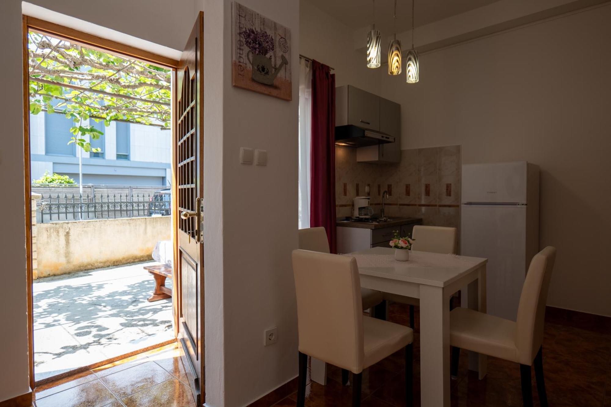 Irena'S Place A1 ロヴィニ 部屋 写真