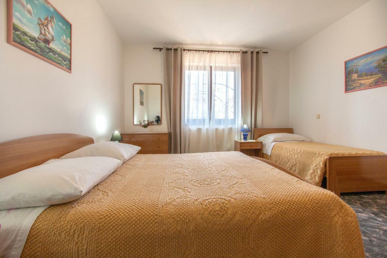 Irena'S Place A1 ロヴィニ エクステリア 写真