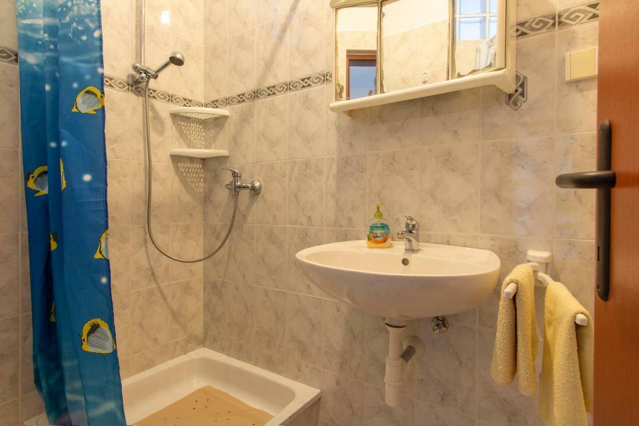 Irena'S Place A1 ロヴィニ エクステリア 写真